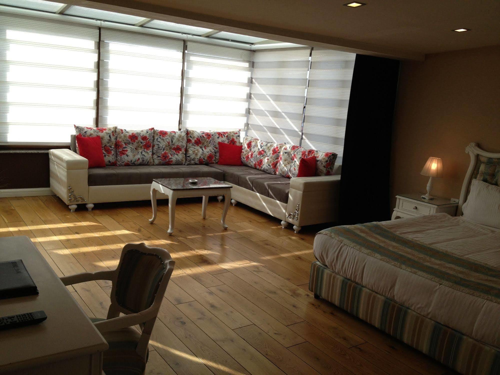 Moss Suites Hotel Istanbul Bagian luar foto